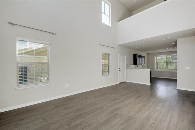 Building Photo - 516 E Slaughter Ln