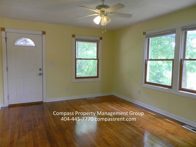 Building Photo - Great Duplex Great Location