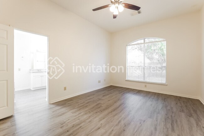 Foto del edificio - 18322 Harnett Dr