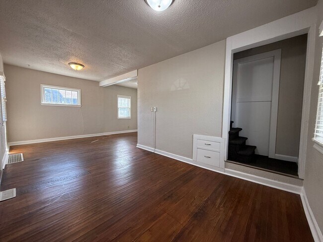 Foto del edificio - 1305 E 12th St
