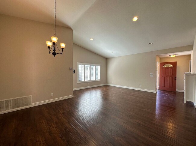 Foto del edificio - 3 BEDROOM HOME FOR LEASING IN WALNUT