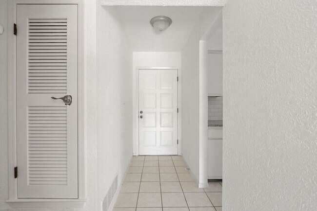 Building Photo - Beautiful brick home in the Vista Del Sol ...