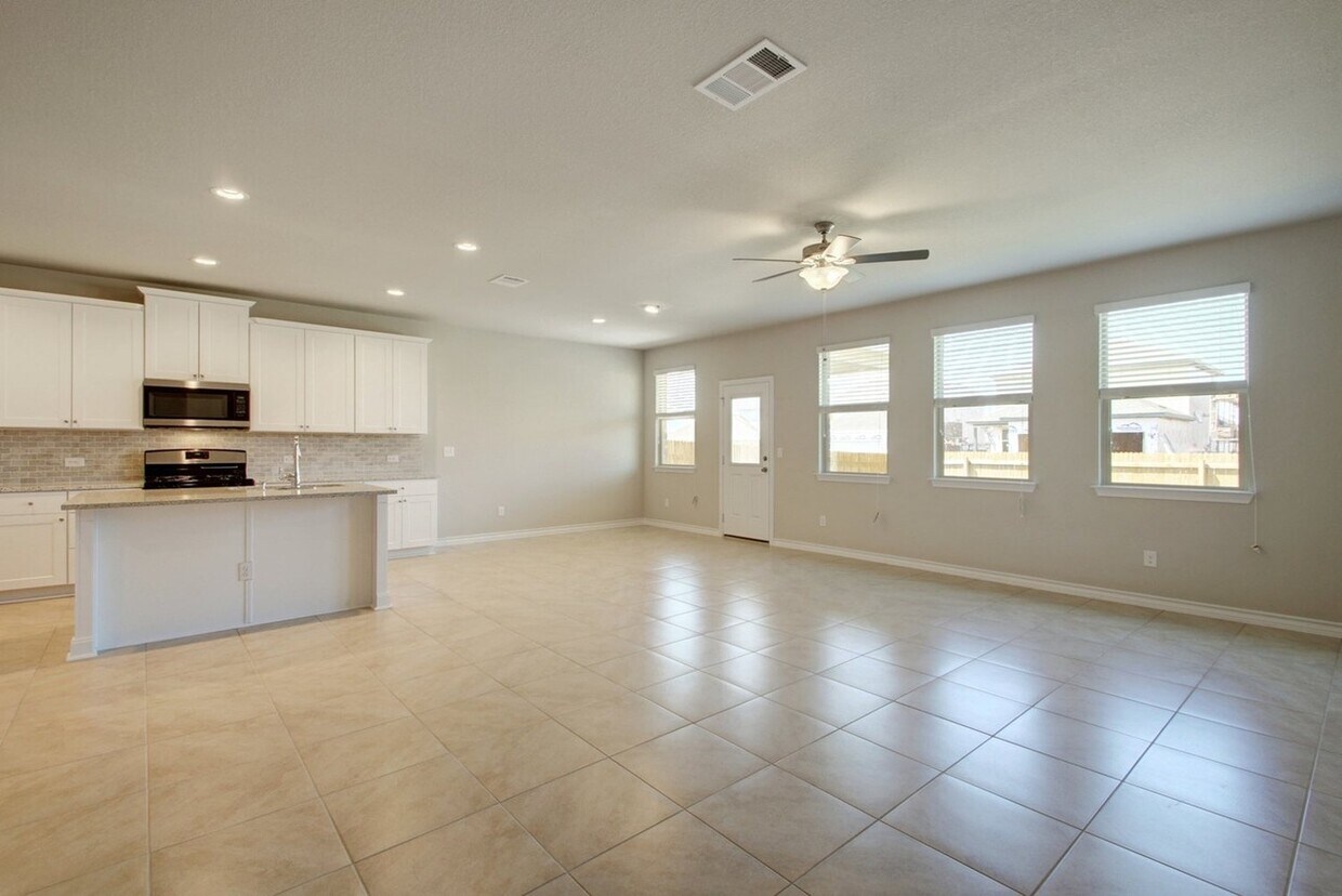 Primary Photo - 1409 Eagle Ray St