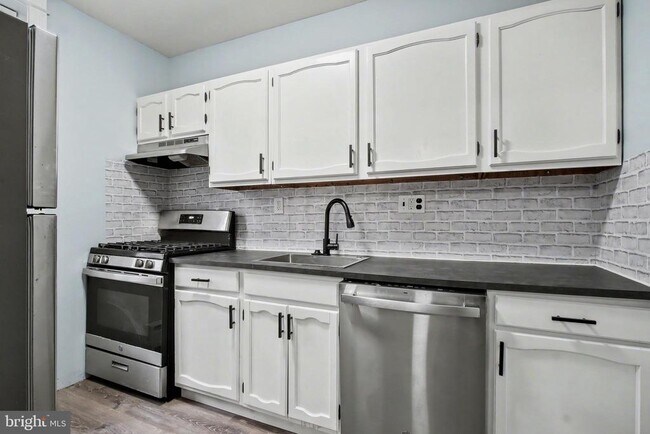 Foto del edificio - 1117 W Main St