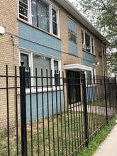 Building Photo - 808 E 89th Pl