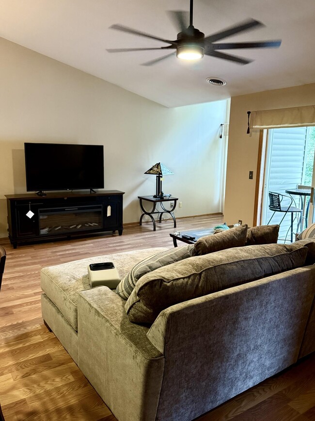 Building Photo - 6205 S Creekside Dr