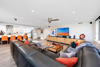 Building Photo - 736 Island Way