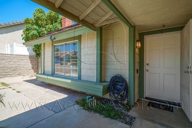 Foto del edificio - Charming 3 Bed/2 Bath Home With Pool In La...