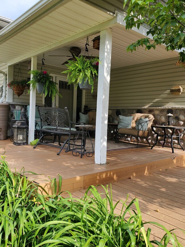 Front porch for relaxing - 4570 Arrowood Ln N