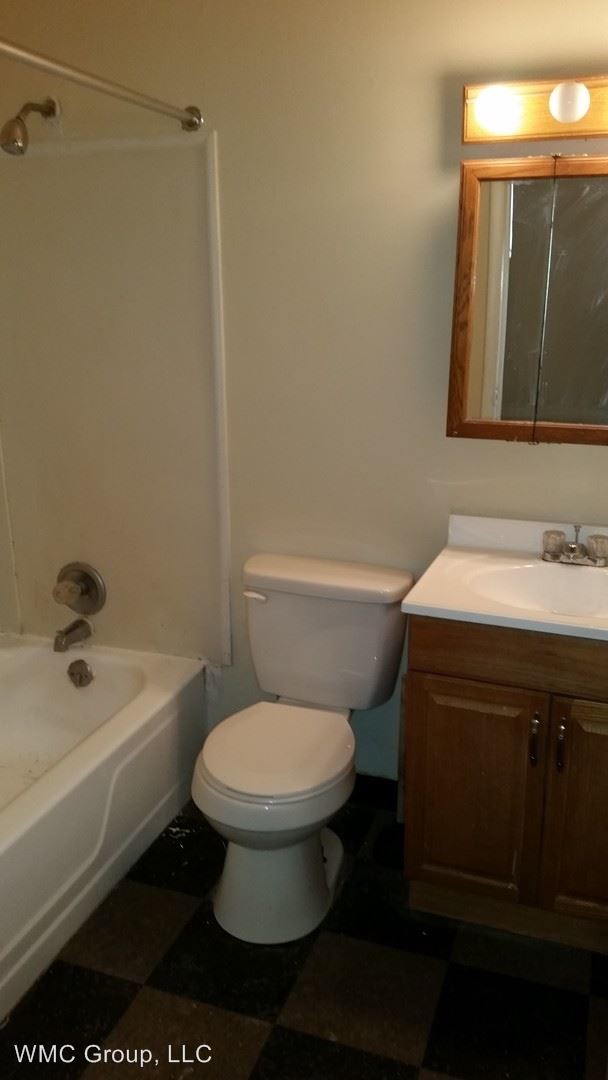 Building Photo - 2122 Sinton Ave