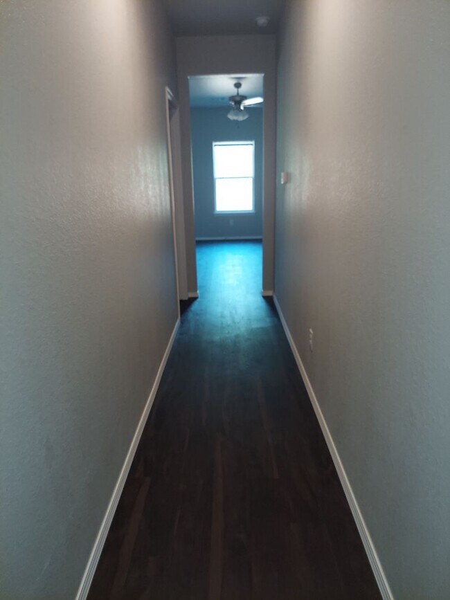 Foto del edificio - 2118 Ingalls Ln