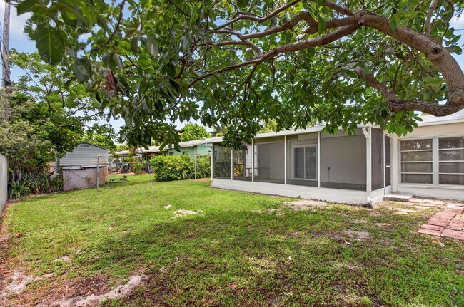 Building Photo - 540 NE 61st Ct