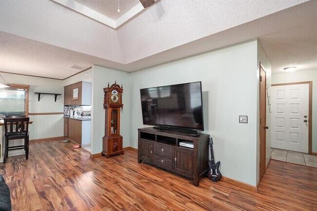Building Photo - 4553 W La Siesta St