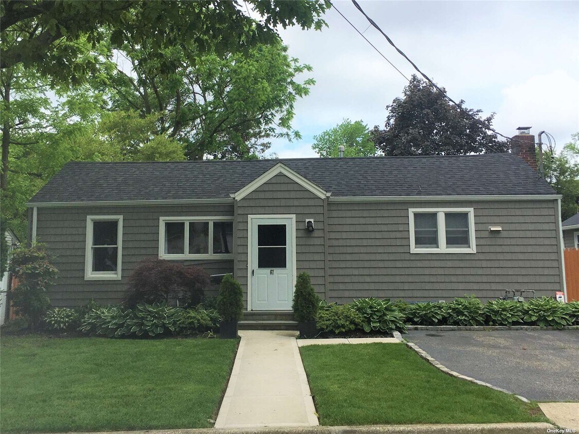 Primary Photo - 67 Bogart St