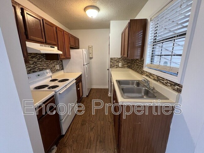 Building Photo - 2146 Charles St