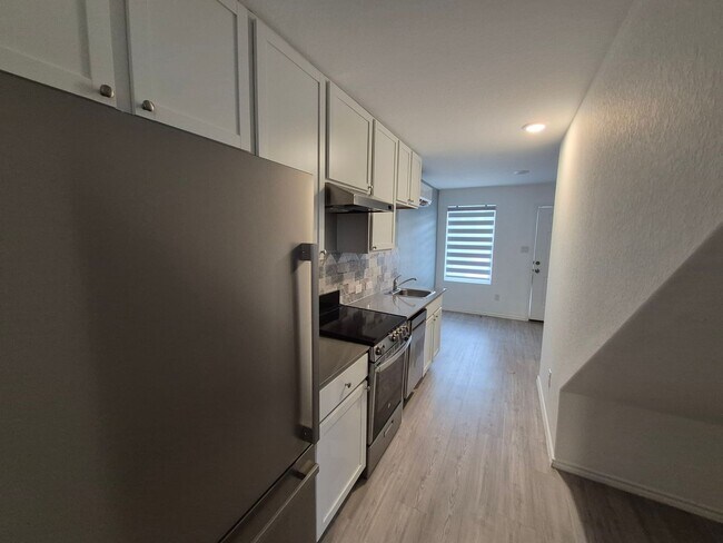 Building Photo - 6930 Elm Cv