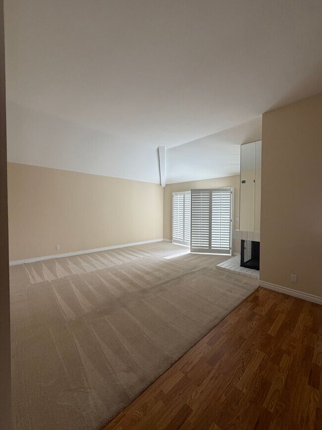 Building Photo - 2377 Sommerset Dr