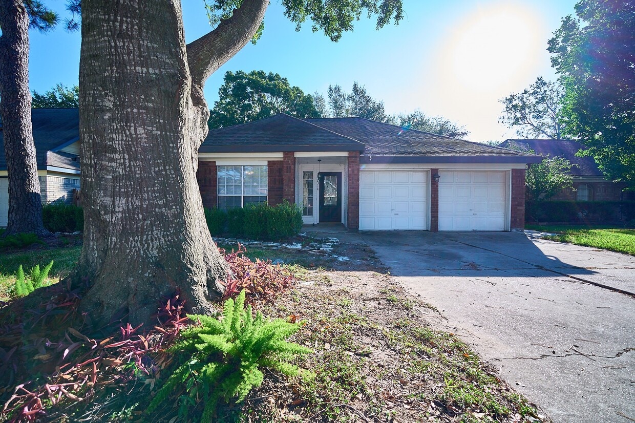 Primary Photo - 2314 Pebbledowne Cir