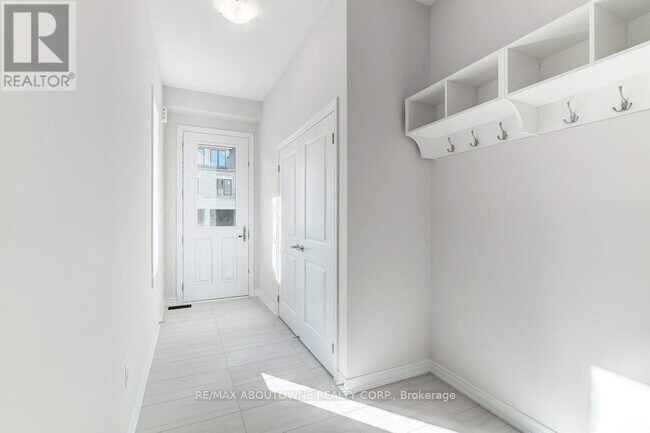 Building Photo - 1394 Almonte Dr