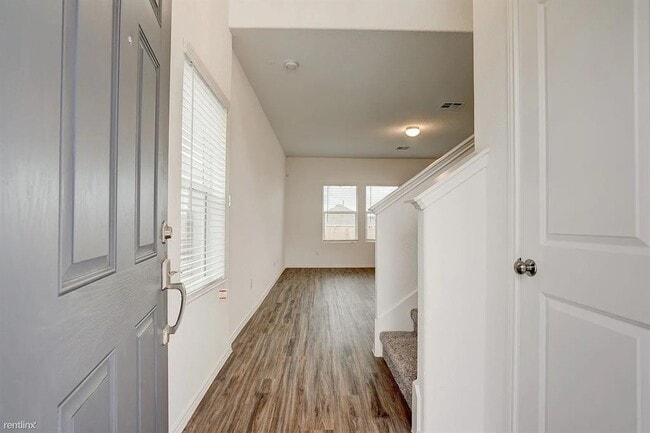 Building Photo - 209 Majestic Cedar Dr