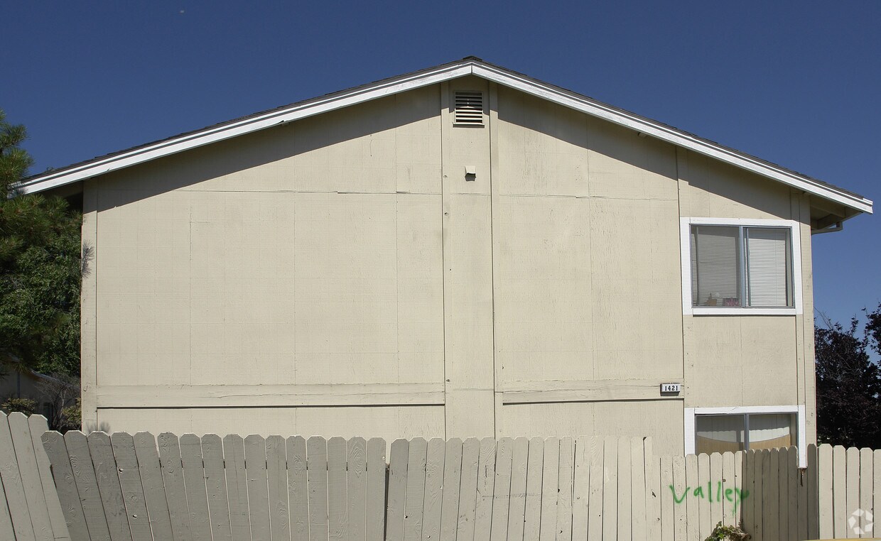 Building Photo - 1421 Loeffler Ln