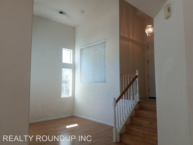 Building Photo - 4 br, 2.5 bath House - 6391 Fieldale Dr