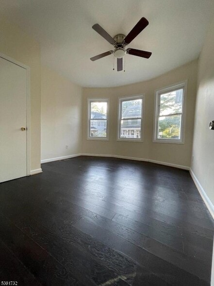 Primary Photo - 216 Smith St