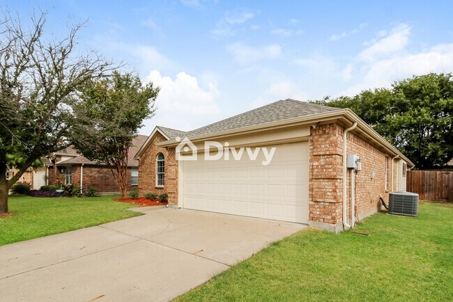 Building Photo - 3711 Redwood Cir