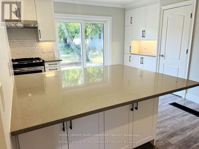 Building Photo - 93 Westmount Dr S