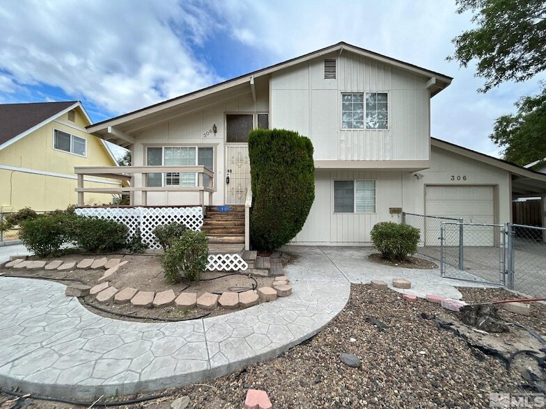 Foto principal - 306 E Quail St