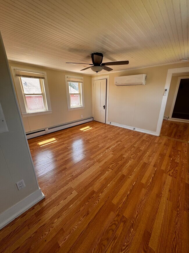 Sala de estar - 232 Elm St