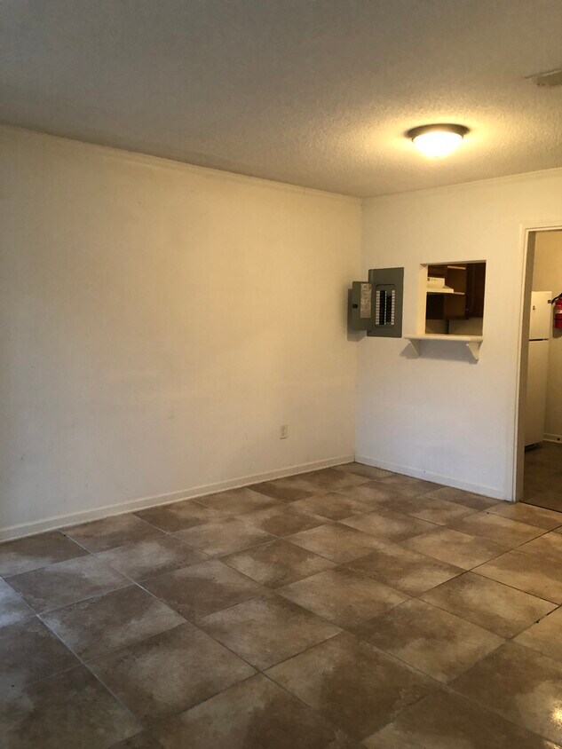 320 S Beltline Blvd Unit 11B Unit 11B, Columbia, SC 29205 Apartments