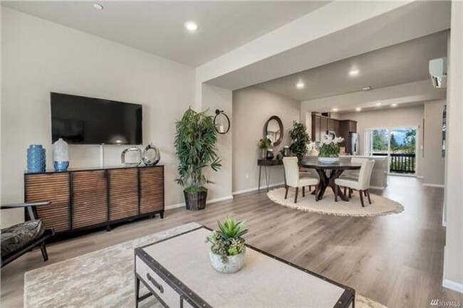 Building Photo - Sunrise TOWN HOME 2BDR 2.5BATH W/ 2 CAR GA...