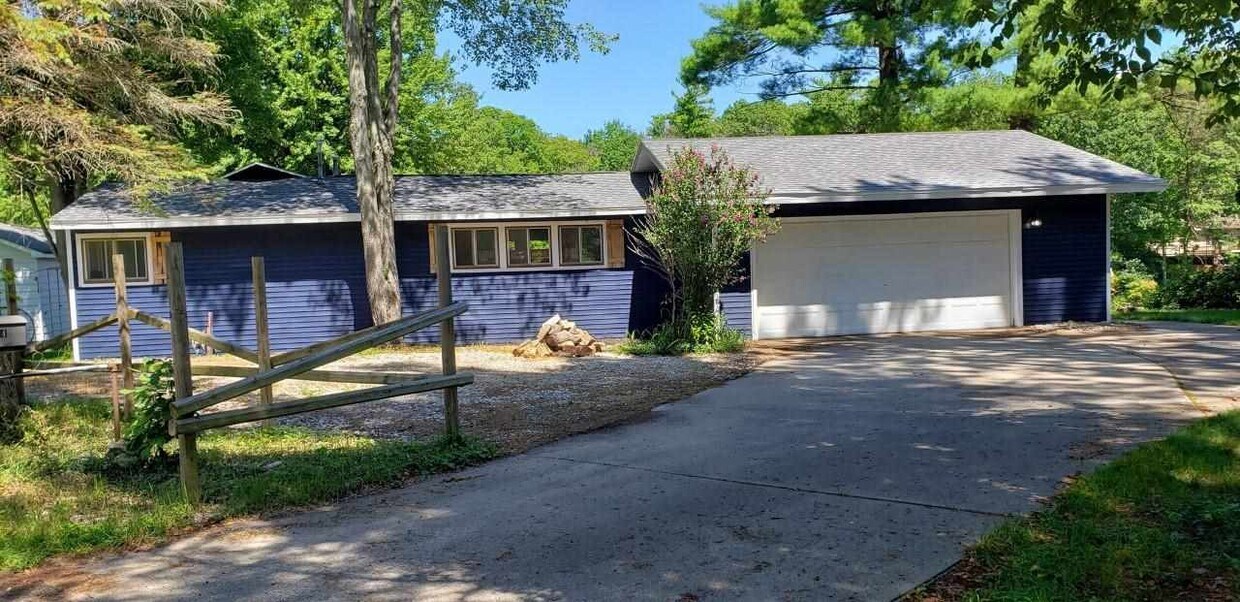 3214 N Gil Haven Ct, Sanford, MI 48657 House Rental in Sanford, MI