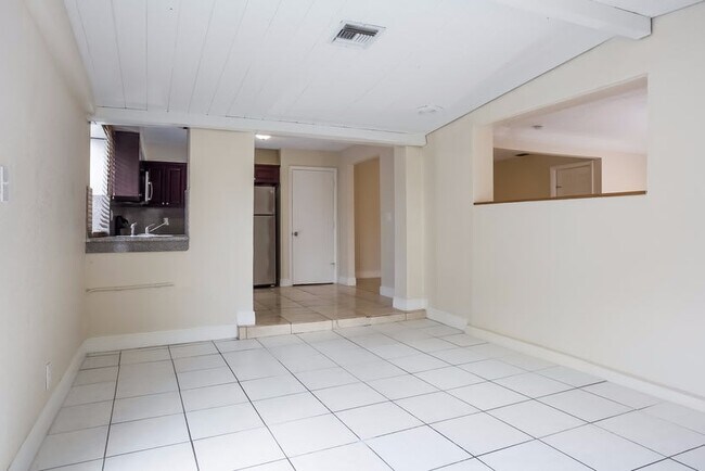 Foto del edificio - 225 NW 78th Ter