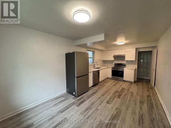 Building Photo - 37 Nipigon Ave