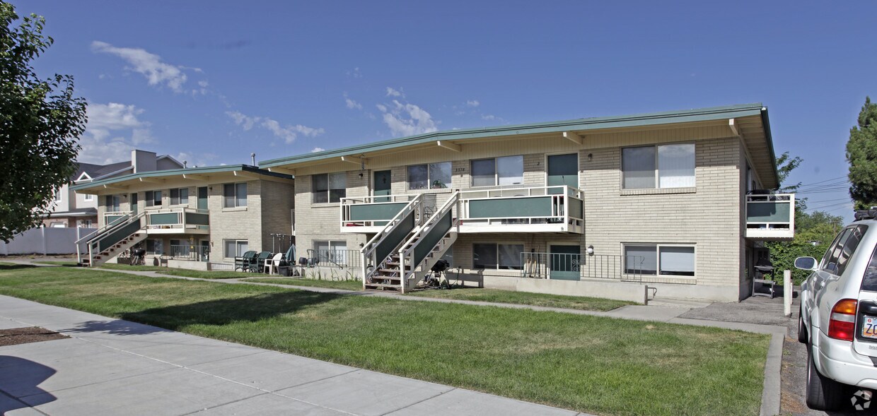 Building Photo - 3378-3382 S 400 E