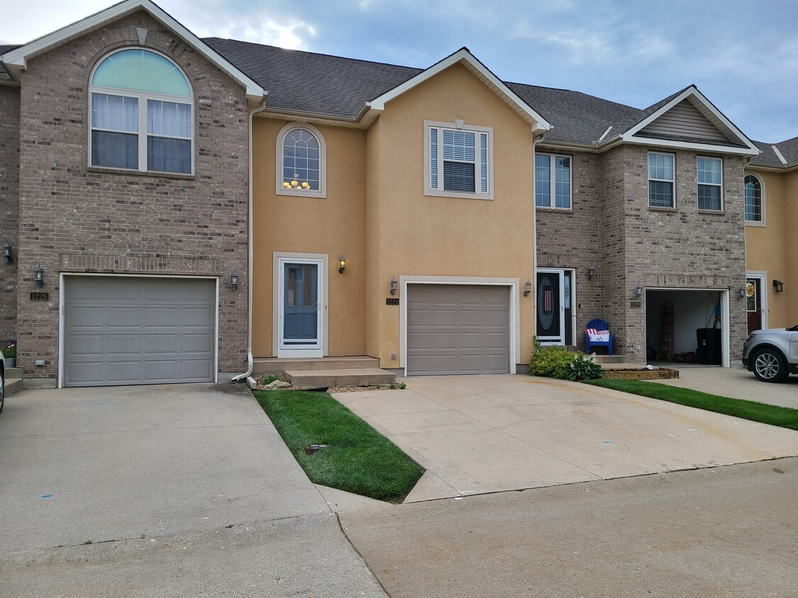 1224 Dustins Way, Warrensburg, MO 64093 Townhome Rentals in