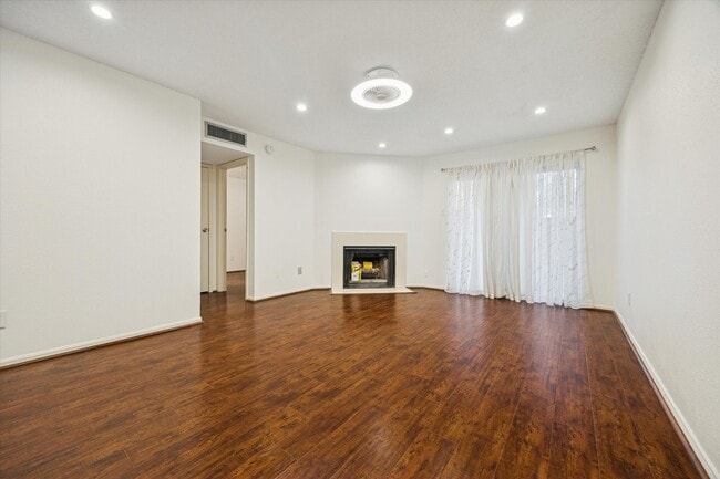 Building Photo - 2120 El Paseo St