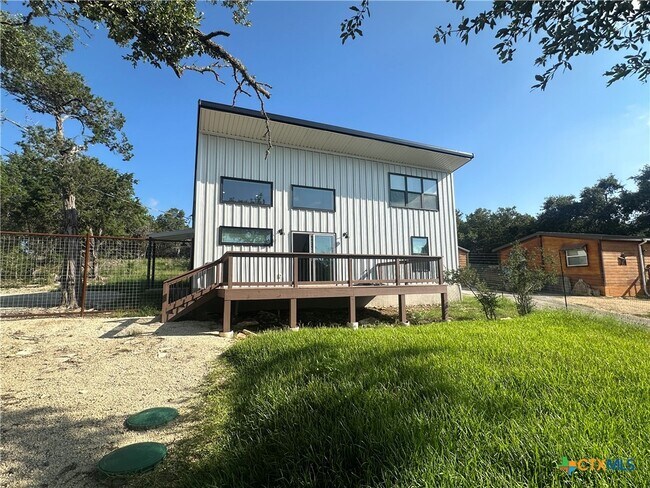 Foto del edificio - 1226 Whispering Hills Dr