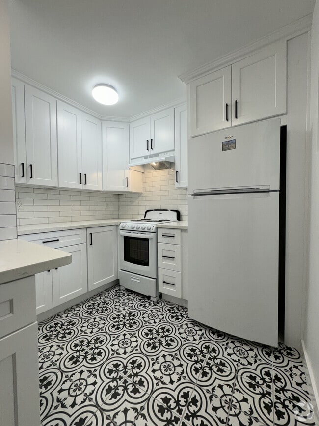 Trojan Spaces Renovated Kitchen - 1286 W Adams Blvd