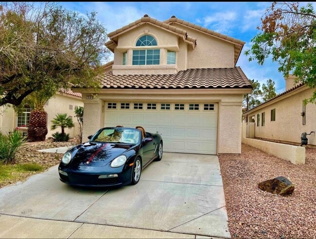 Building Photo - 250 Camelback Ridge Ave