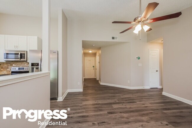 Building Photo - 533 River View Dr