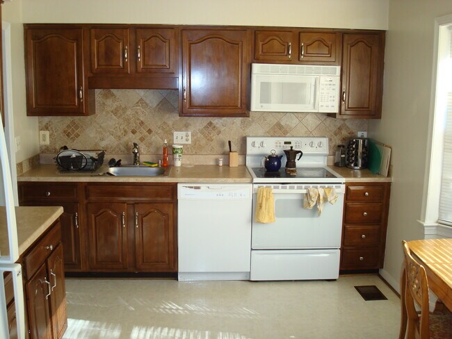 Building Photo - 2323 McGregor Ct