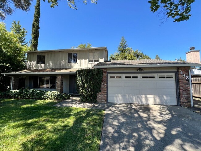 Foto del edificio - Spacious Home in Wonderful Davis Neighborhood!