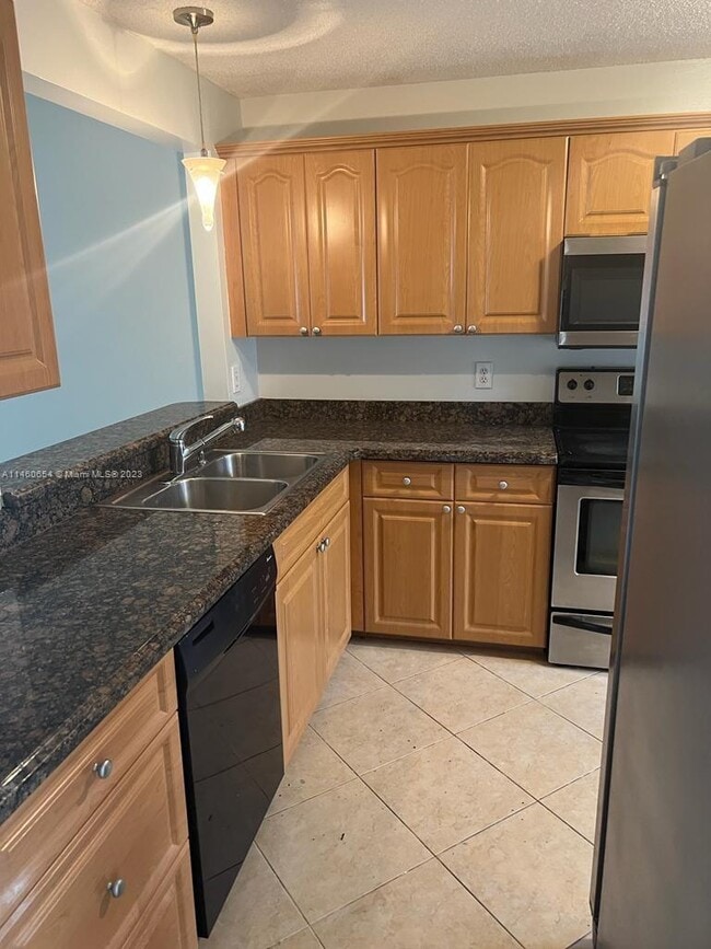 Building Photo - 11061 SW 11th Pl