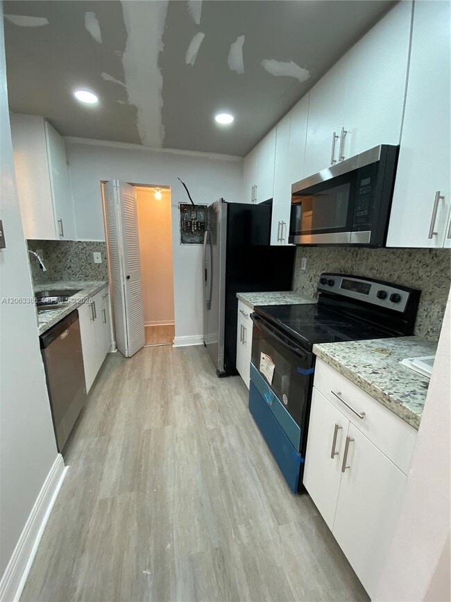 Building Photo - 556 NW 114th Ave