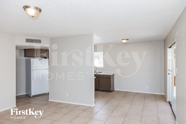 Foto del edificio - 5265 Saratoga Dr