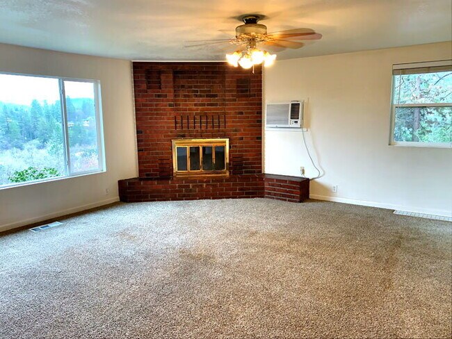 Foto del edificio - 3-bed 2-bath home with amazing views of Placerville!