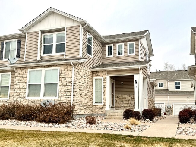 Beautifully Adorable Townhome! - Beautifully Adorable Townhome!